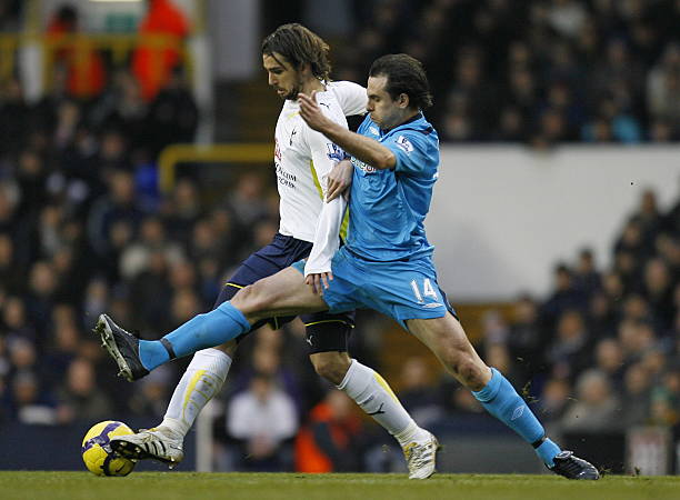 2024天门山跑酷大赛启幕 逾70名选手“云纵天梯”.